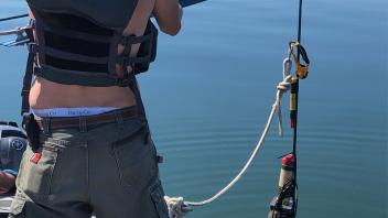 Pulling up temperature and dissolved oxygen sensor on mooring line